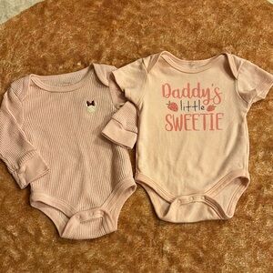⚫️ Bundle of 2 Baby Girls Onesies 0-3 Months